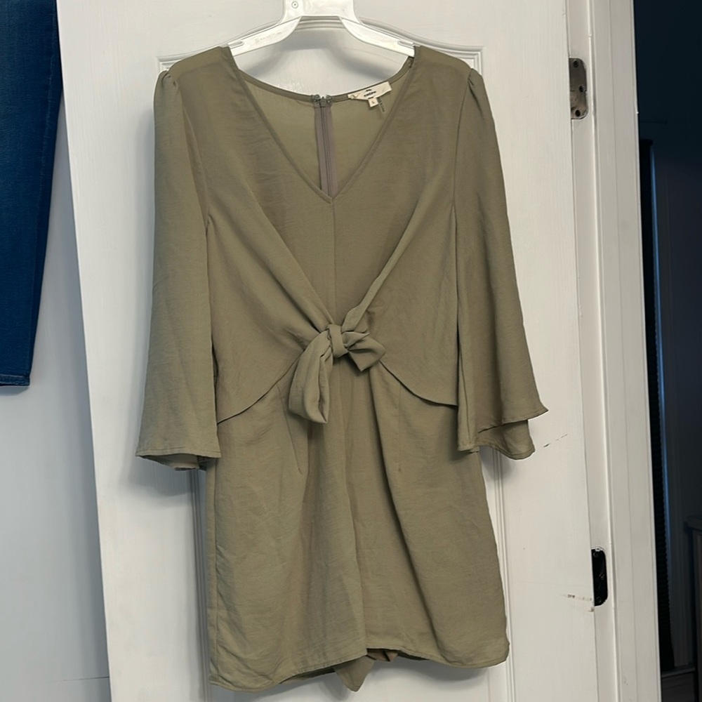 Green 3/4 sleeve romper